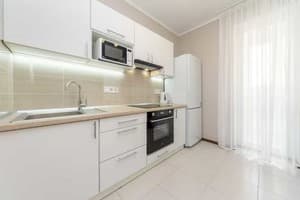 в новом доме на Оболони 16